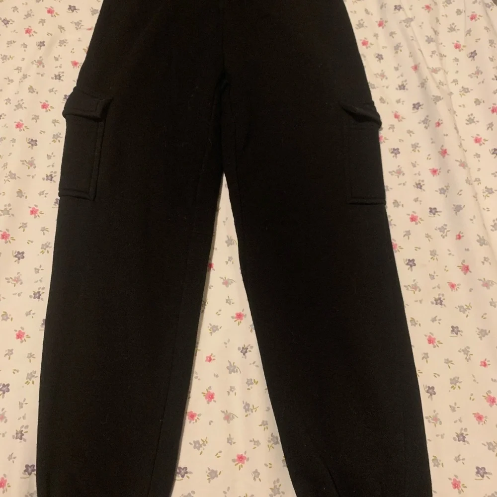 Black Cargo Jogger Pants size M (8) old navy with pockets